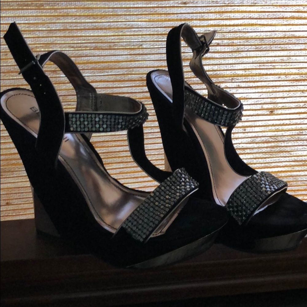 Shoes - Picture 3 of 3